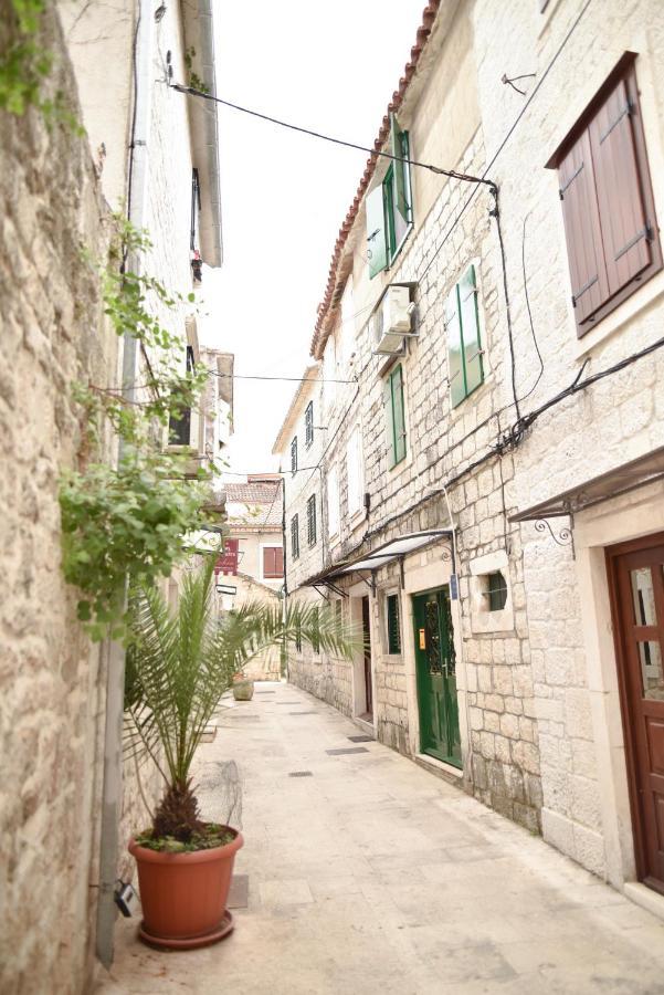 Luka'S Amber Rooms In The Center Of Traù Esterno foto