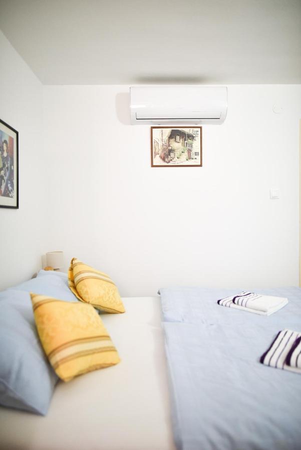 Luka'S Amber Rooms In The Center Of Traù Esterno foto