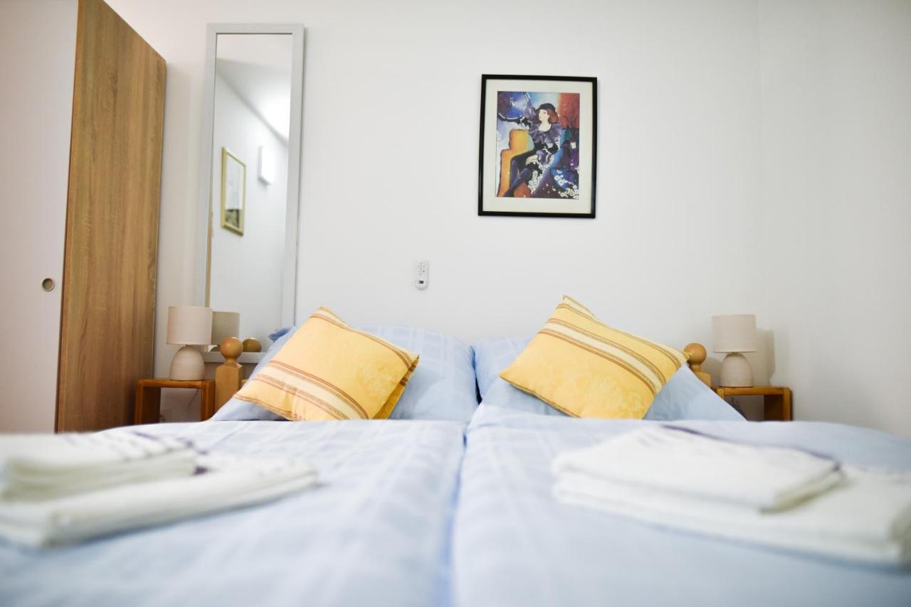 Luka'S Amber Rooms In The Center Of Traù Esterno foto